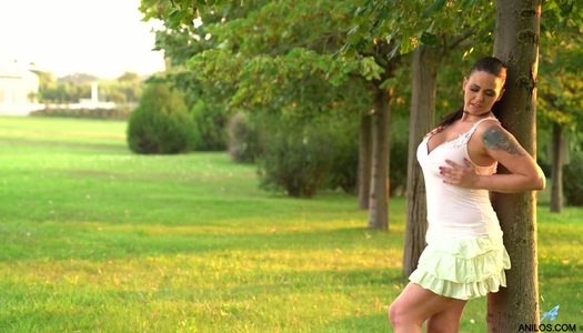 Mouth watering chubby milf Simony Diamond gets naked in the garden porn pics