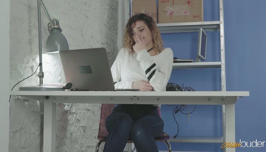 Four eyed nerd Emilio Ardana knows how to impress sex-starved chick porn pics