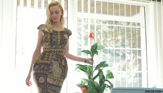 Blond chick Affina Kisser is masturbating her smooth yummy pussy porn pics