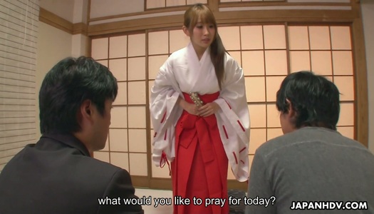 Japanese geisha Yui Misaki does everything her clients desire porn pics