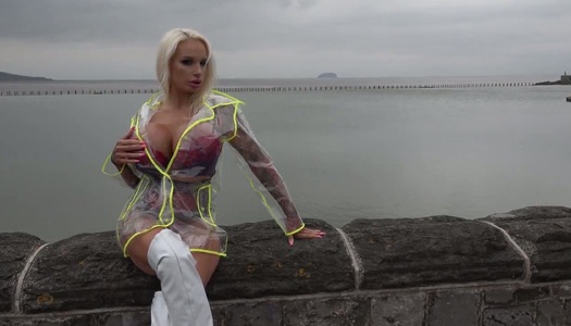 Black and white studs fuck anus and pussy of professional whore Sophie Anderson porn pics