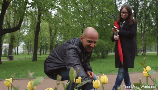 Skilled fucker knows how to persuade teen to try anal sex on the first date porn pics