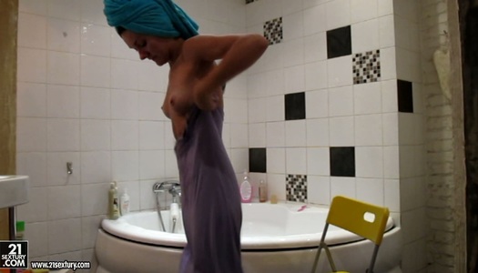 Hidden cam video of real skinny babes taking shower and washing their pussies porn pics