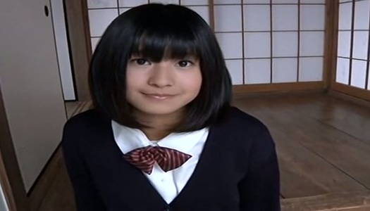 Cute Japanese college chick looks sexy in her uniform porn pics