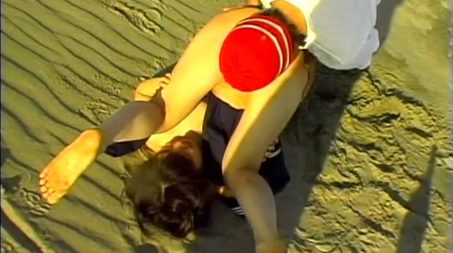 Kinkalicious oriental nympho enjoys receiving cunnilingus outdoors - 10. pic