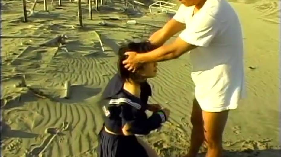 Kinkalicious oriental nympho enjoys receiving cunnilingus outdoors - 15. pic