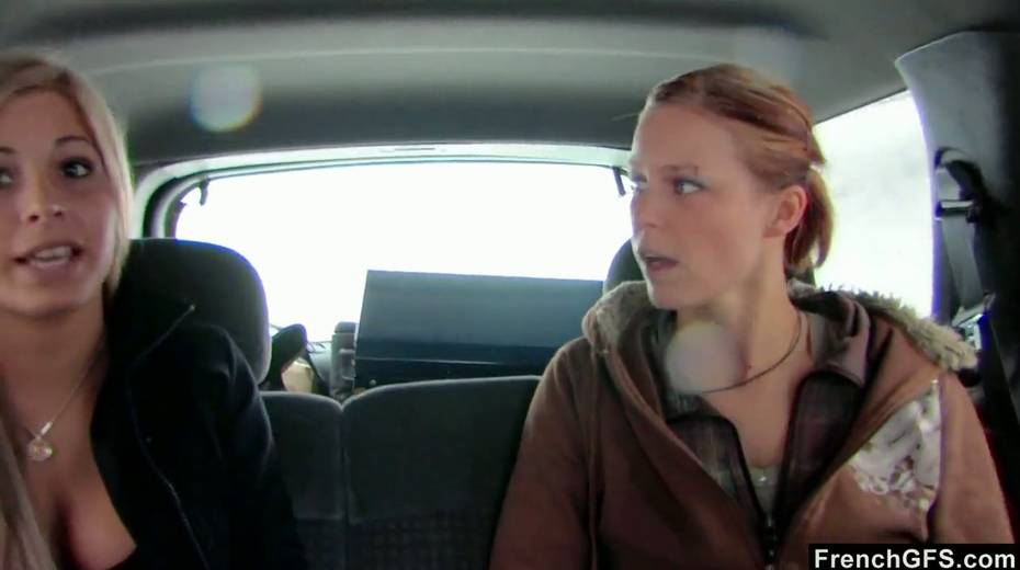 Canadian tourist Sarah Vickers takes part in crazy threesome couple sex - 4. pic
