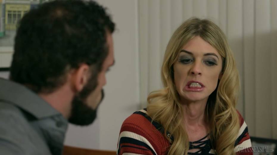 Tranny Mandy Mitchell fucks anus of handsome bisexual dude - 2. pic