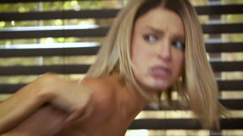 Blond hottie Emma Hix gets her pussy nailed by one well endowed fucker - 23. pic