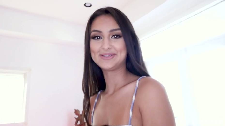 Babe with dimples Eliza Ibarra gives a good intense blowjob - 3. pic