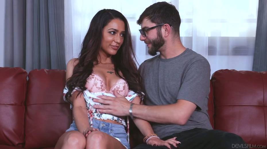 Lovely babe Jaye Summers is impressed with huge dick of her new boyfriend - 5. pic