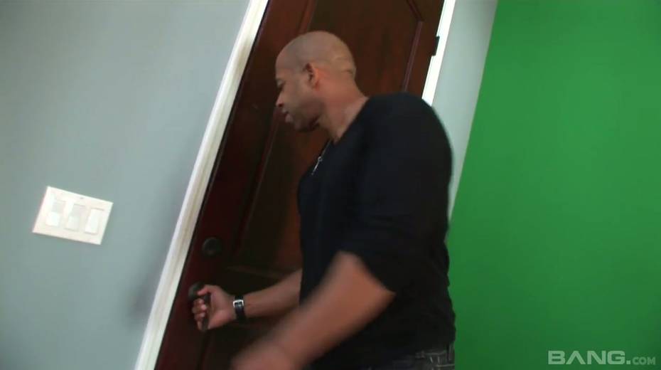 Cuckold boyfriend enjoys watching how BBC fucks his nasty girlfriend Lexi - 3. pic