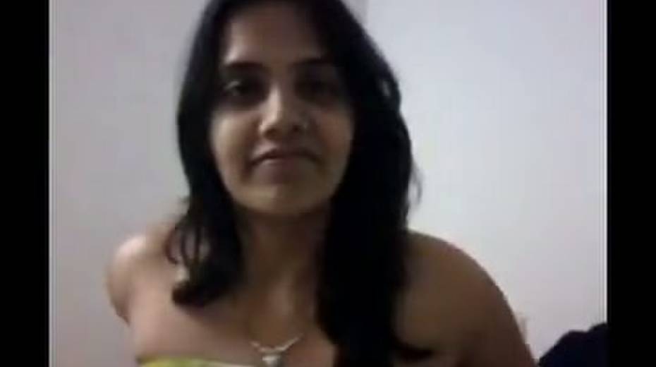Busty Indian girl poses for camera showing off her goodies - 14. pic