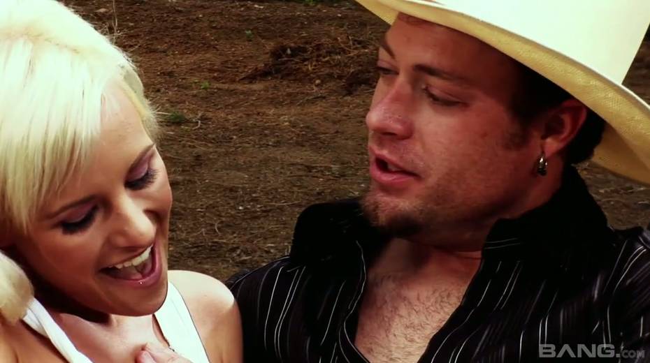 Slutty blonde Even Nicolson gets her anus fucked hard outdoor - 6. pic