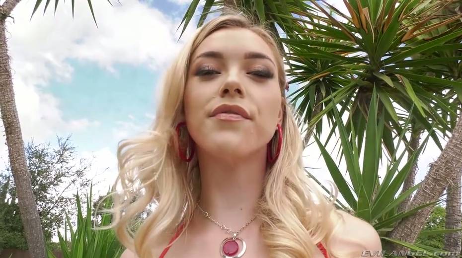Sexy blonde in bikini Anny Aurora gets her mouth and anus fucked - 3. pic