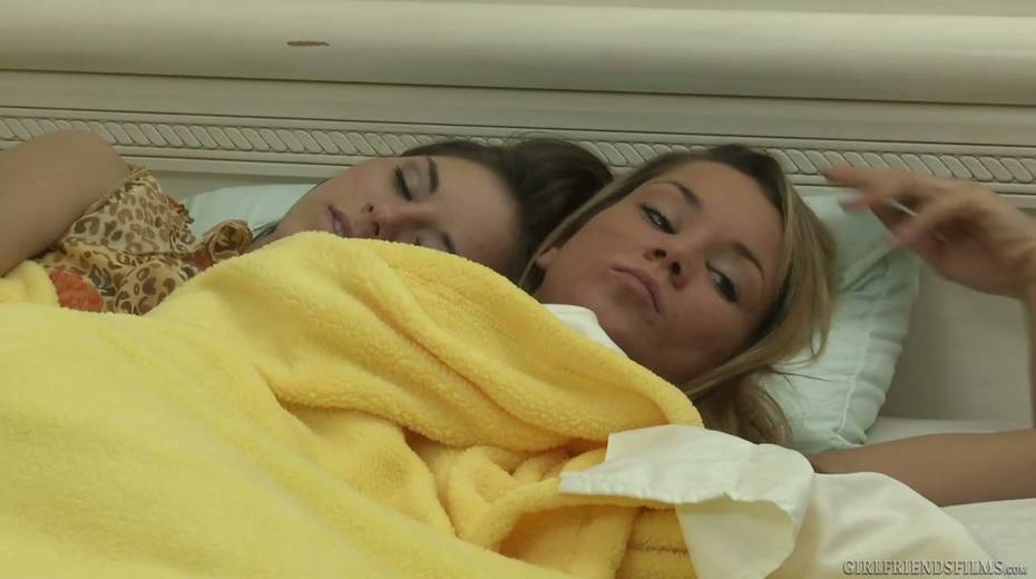 Lecherous lesbian babe Shyla Jennings is making love with her GF - 6. pic