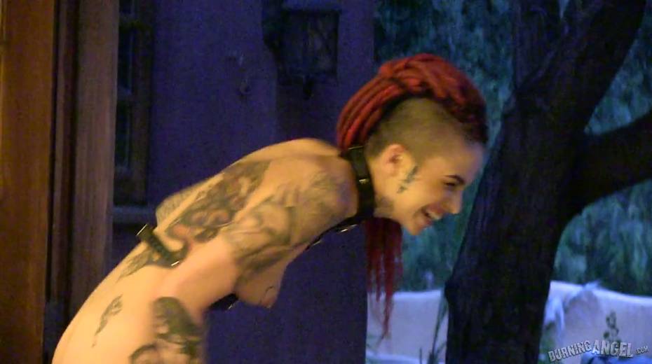 Tattooed slut with red hair Anna Tyler gives interview before shooting - 12. pic