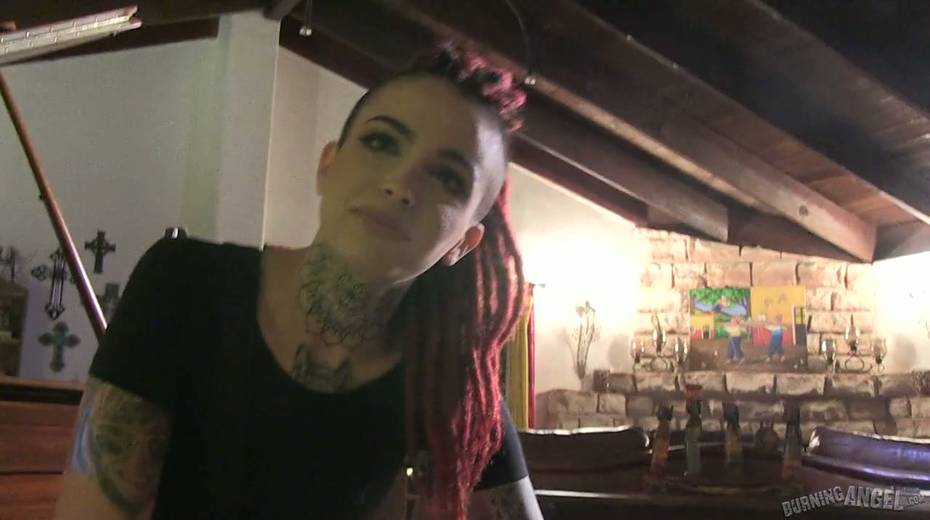Tattooed slut with red hair Anna Tyler gives interview before shooting - 15. pic
