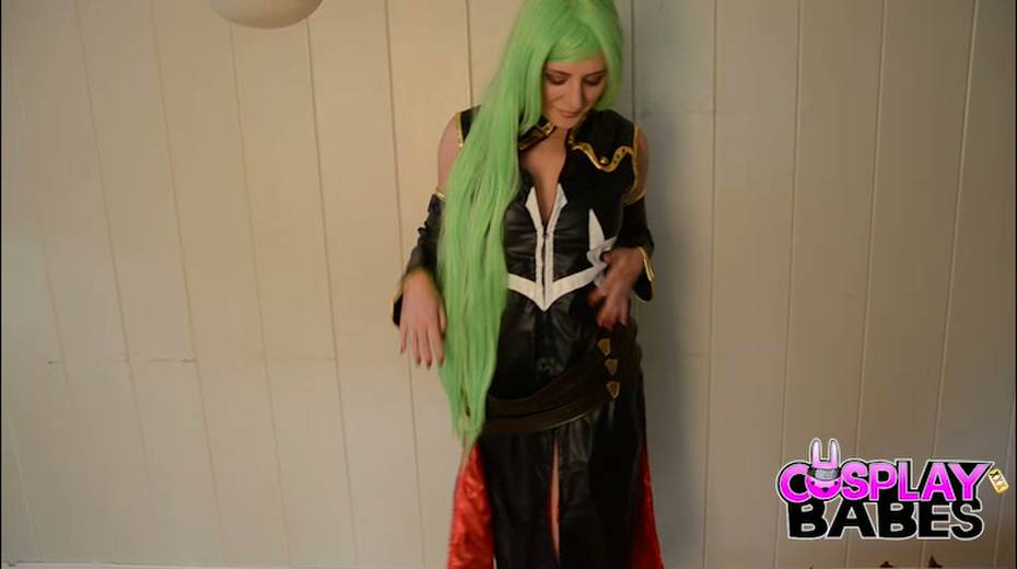 Wondrous buxom babe in green wig enjoys tickling her own juicy pussy - 3. pic