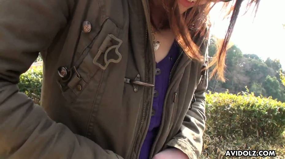 Pissing Japanese girl Atsuko Wata was caught on the bride in broad daylight - 3. pic