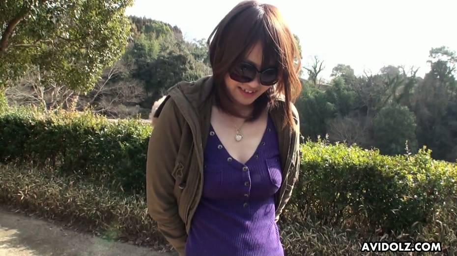 Pissing Japanese girl Atsuko Wata was caught on the bride in broad daylight - 4. pic