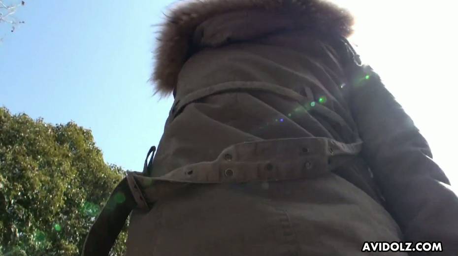 Pissing Japanese girl Atsuko Wata was caught on the bride in broad daylight - 6. pic
