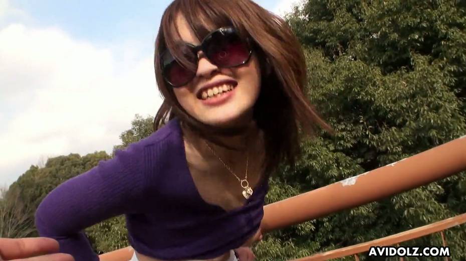 Pissing Japanese girl Atsuko Wata was caught on the bride in broad daylight - 17. pic