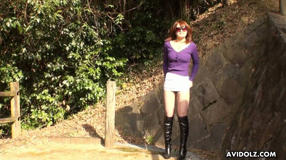 Pissing Japanese girl Atsuko Wata was caught on the bride in broad daylight - 18. pic