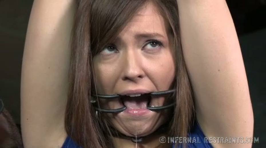 Kinky dude punishes sexy chick with scissors - 10. pic