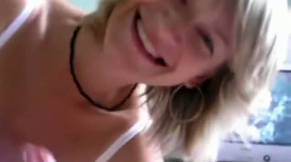 The guy has a morning boner so his girl sucks his brains out - 6. pic