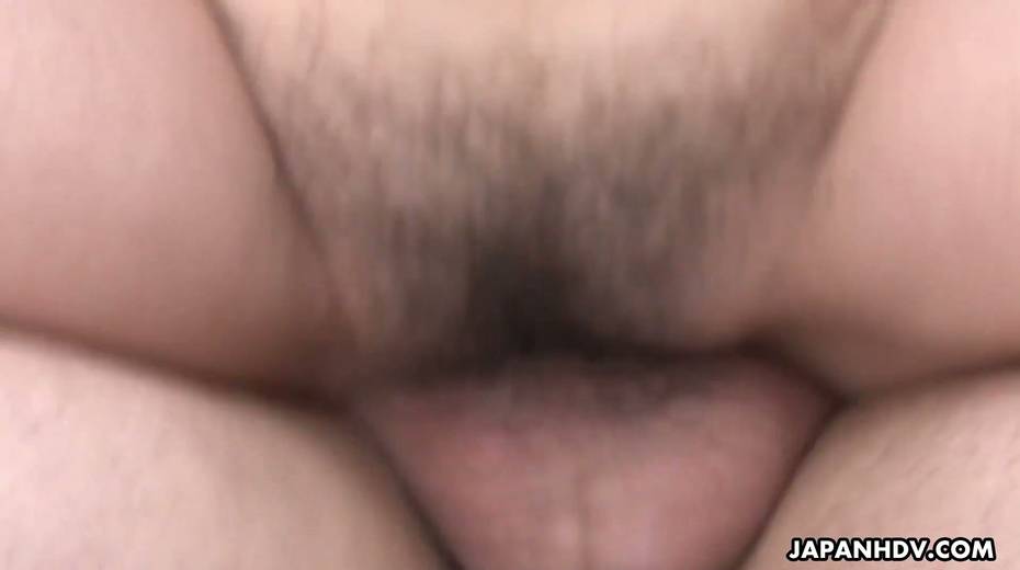 Sex-starved Japanese housewife Maya Sawamura seduces one delivery guy - 17. pic