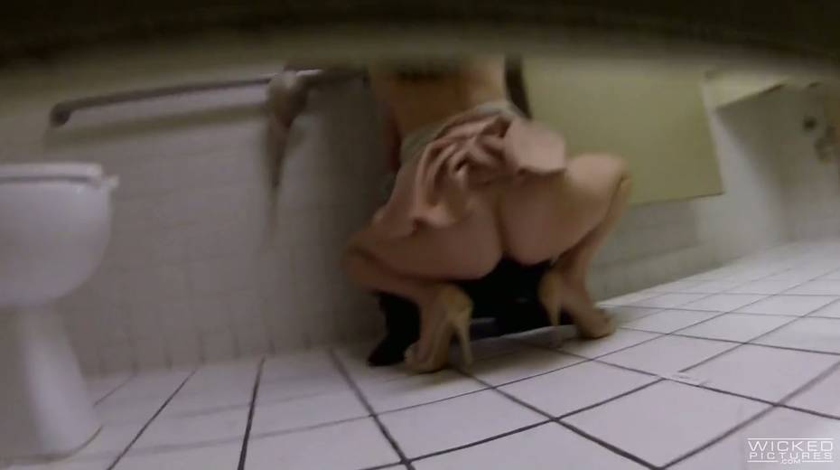Slutty Miss Melrose is having extreme sex in the restroom - 4. pic