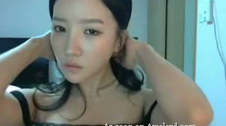 Lovely Korean teen posing for camera in tempting lingerie - 8. pic