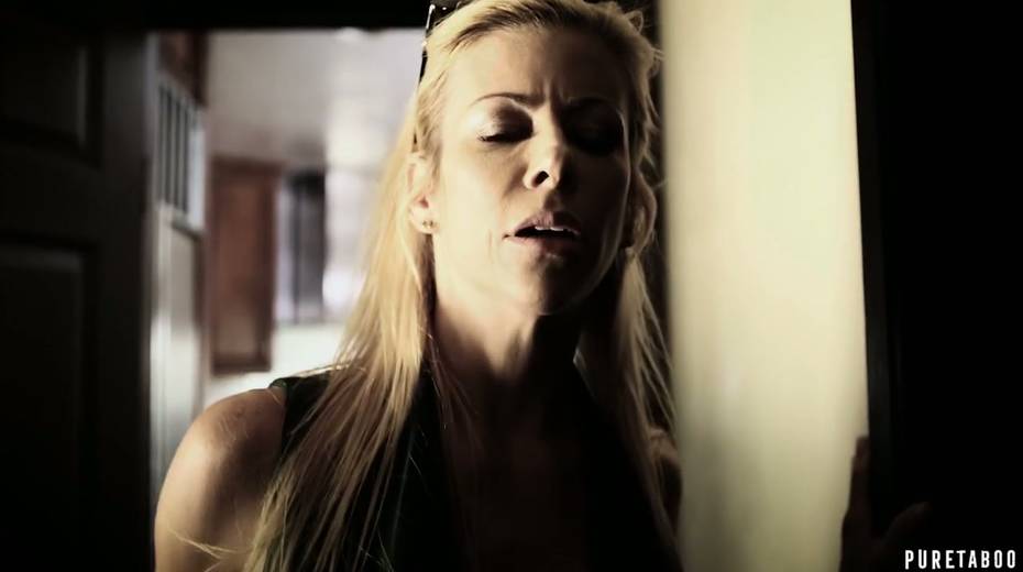 Erotic threesome video featuring yummy girl Alexis Fawx - 7. pic