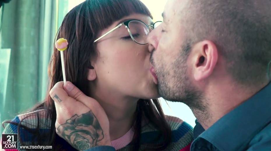 Nerdy chick in glasses Matilde Ramos turned to be anal-insane bitch - 3. pic