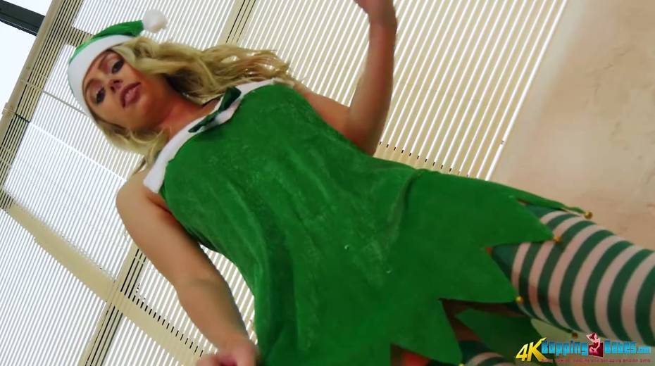 Super sexy babe in elf outfit Sarah G performs hot teasing video - 8. pic