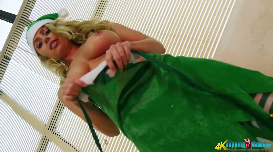 Super sexy babe in elf outfit Sarah G performs hot teasing video - 11. pic