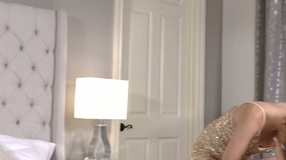 Sexually compulsive chick Sofie Reyez goes black for the first time - 11. pic
