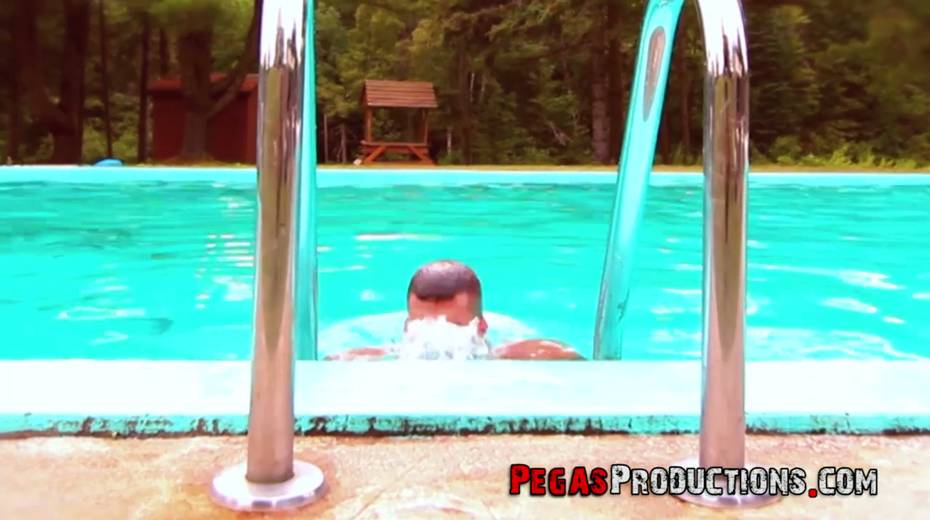 Juggy and leggy bitch Amy Lee is fucked by handsome guy by the poolside - 3. pic