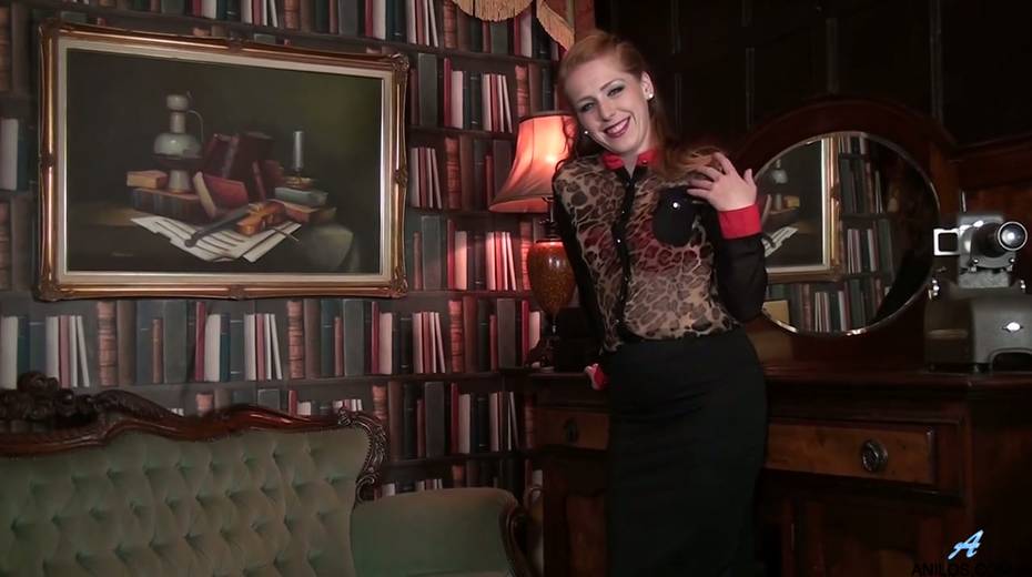 Lonely housewife Tia Jones is playing with her furry red haired pussy - 2. pic