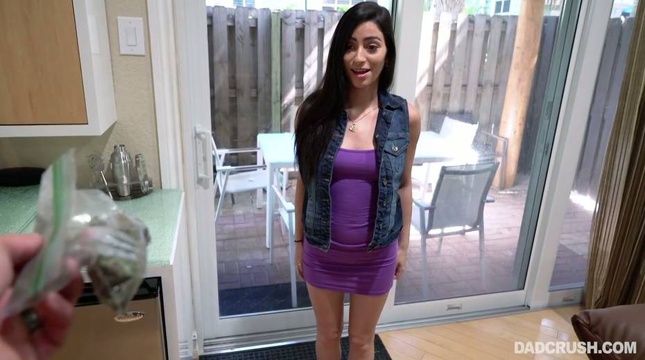 Brunette Jasmine Vega gives a great POV blowjob to her horny step daddy - 2. pic