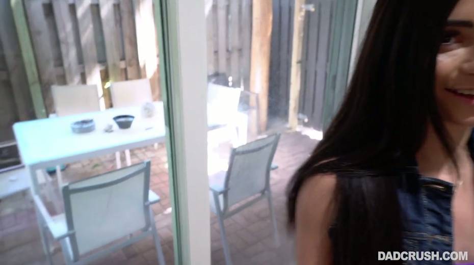 Brunette Jasmine Vega gives a great POV blowjob to her horny step daddy - 4. pic