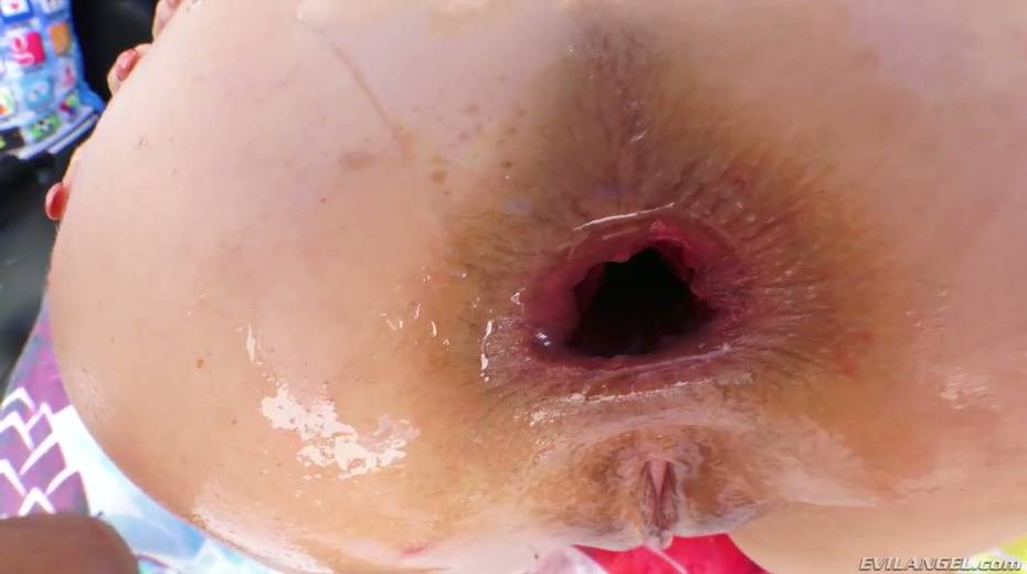 Trashy looking gaped anus of hot blooded anal-insane whore Cherie Deville - 11. pic