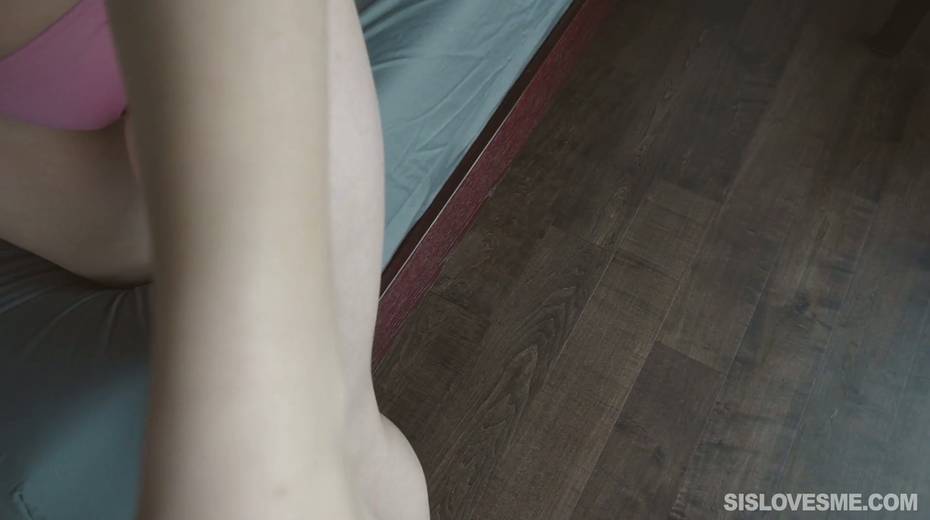 Kinky dude fucks bootyful stepsister on a pov camera - 4. pic