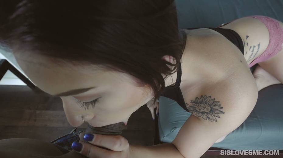 Kinky dude fucks bootyful stepsister on a pov camera - 6. pic