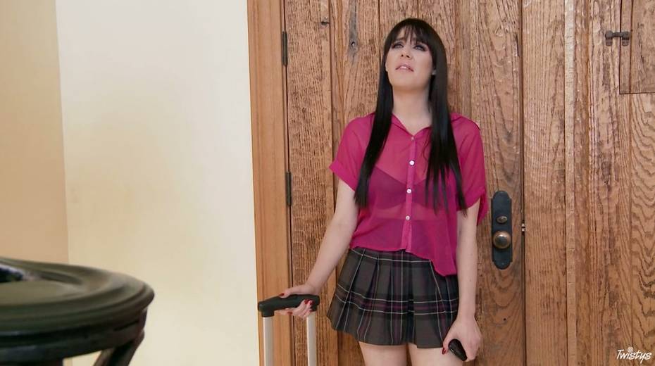 Torrid brunette chick Samantha Bentley presents her dawg nice deep throat - 3. pic