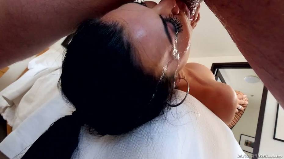 Bitch in fishnets Jasmine Jae gives best ever sloppy blowjob - 14. pic