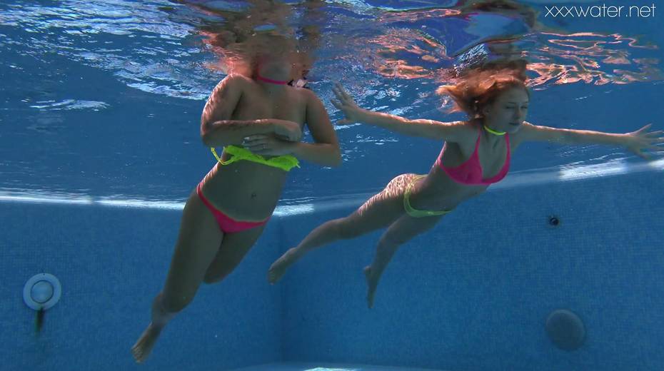 Alla Zlatavlaska and her girlfriend strip and swim under the water - 8. pic