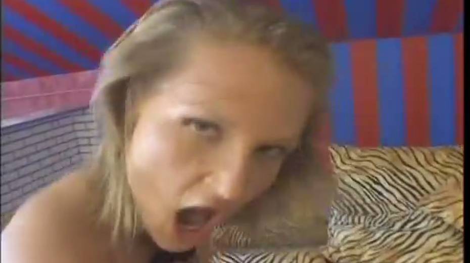 Fierce blonde slut screwed bad in her gaping ass hole - 3. pic