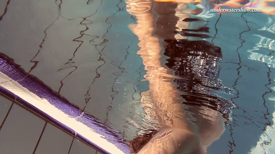 Sizzling babe Sima Lastova shows her pussy under the water - 5. pic